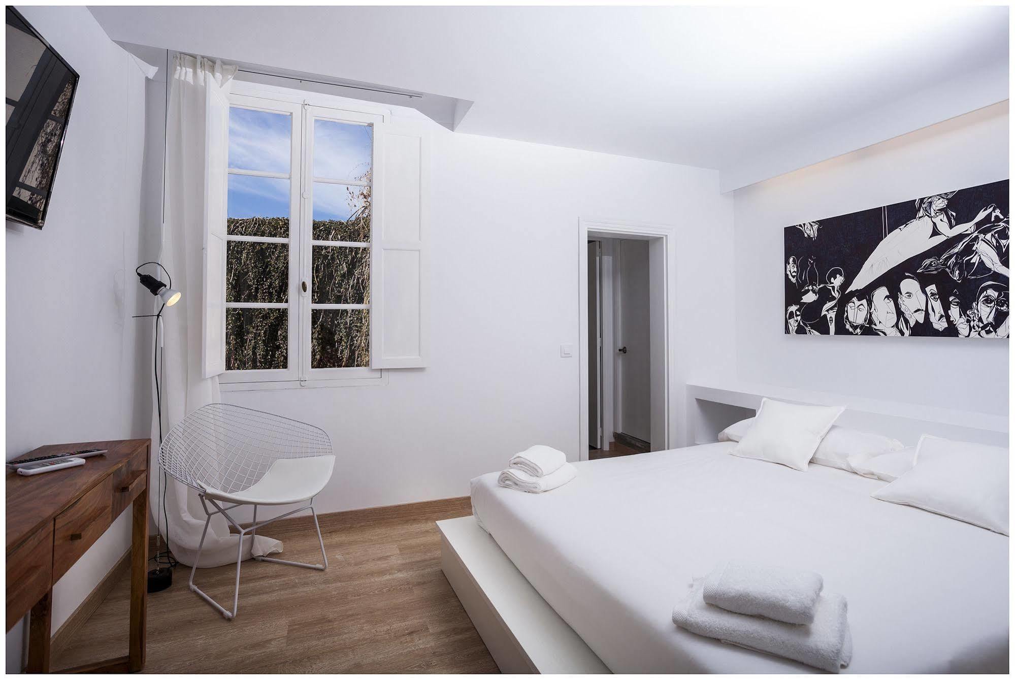 Cheap & Chic Hotel Ciutadella  Esterno foto