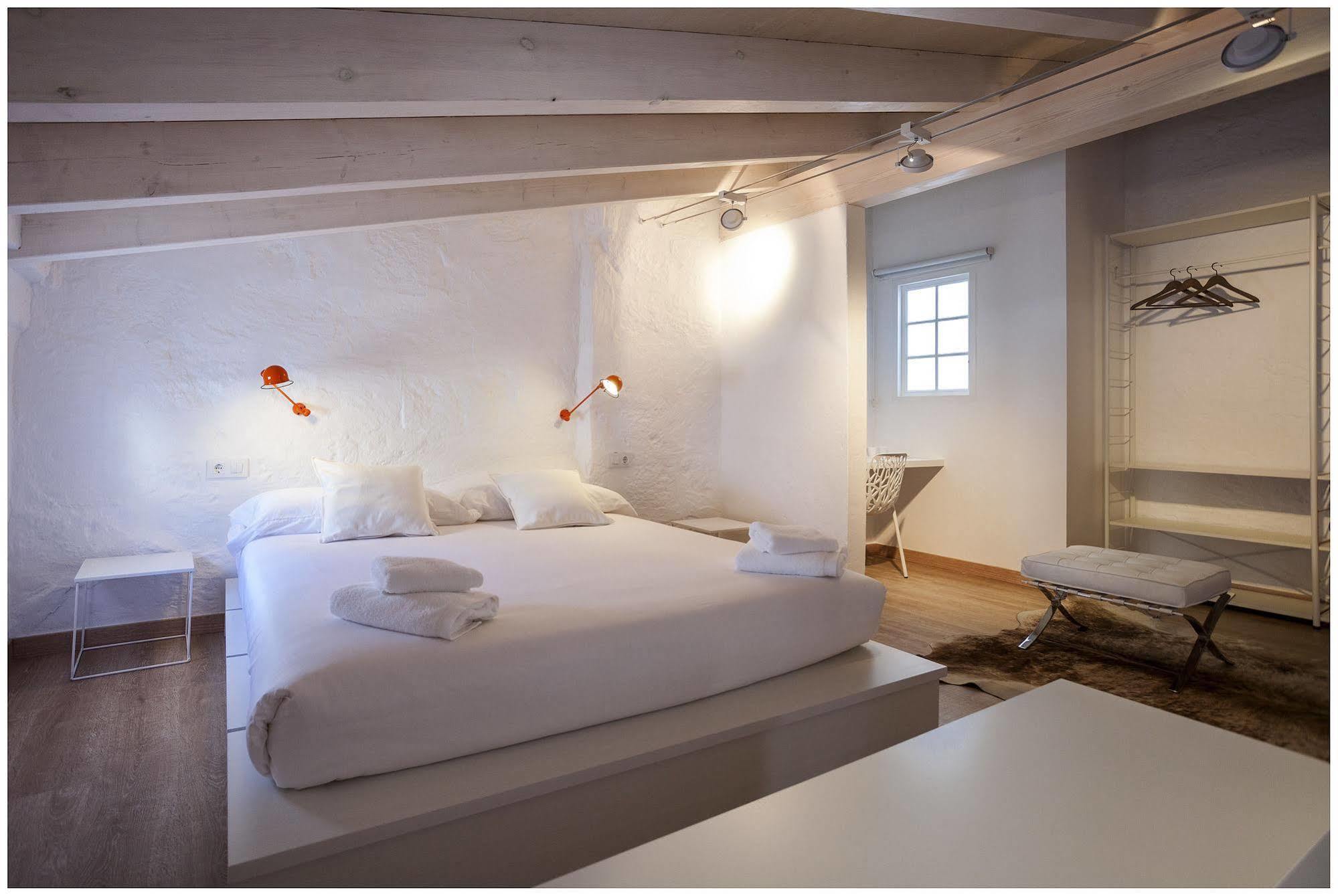 Cheap & Chic Hotel Ciutadella  Esterno foto