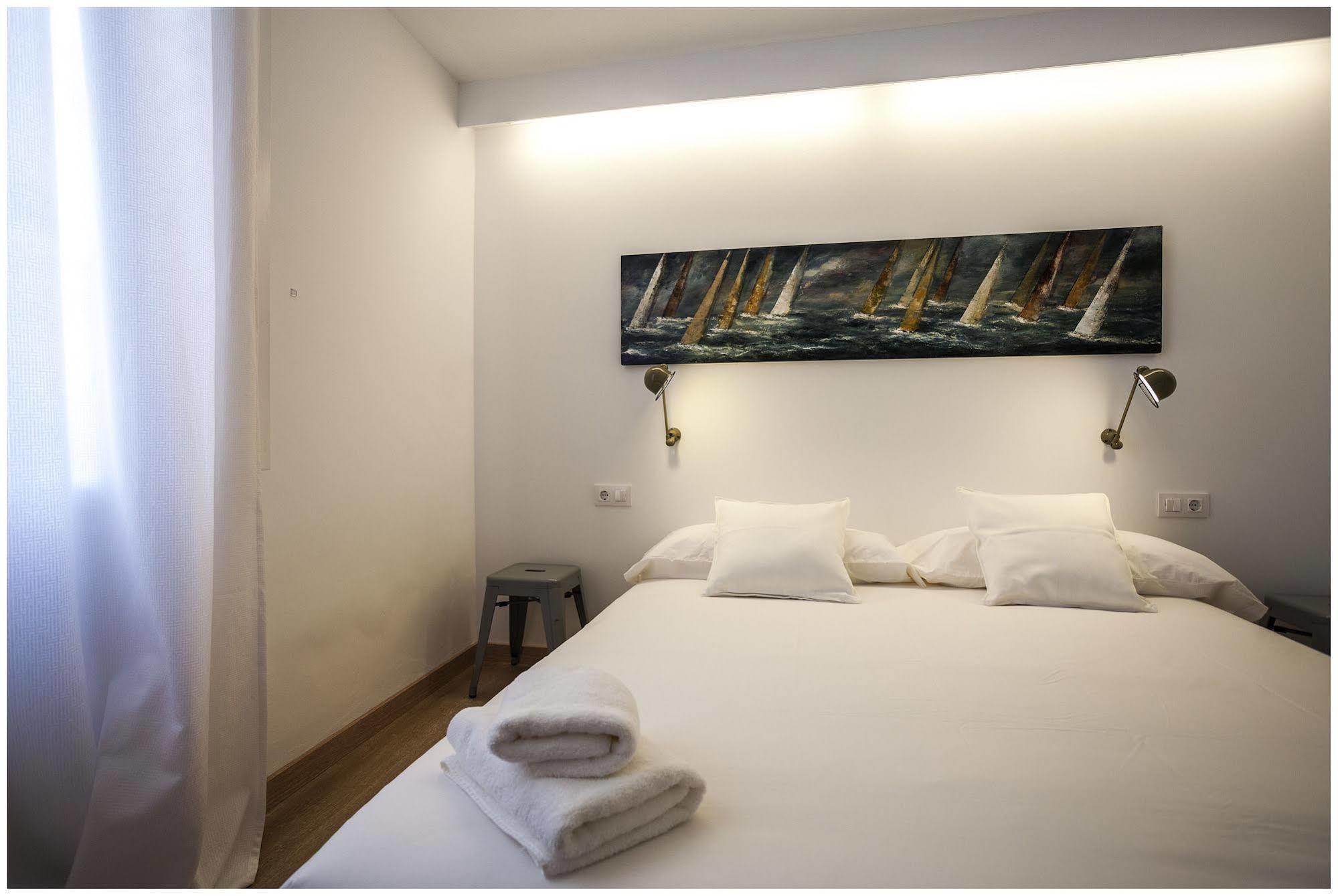 Cheap & Chic Hotel Ciutadella  Esterno foto